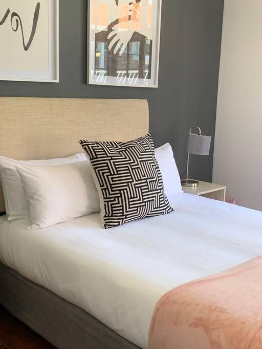 1-Bedroom Sea Point Gem - Perfect Location! Cidade Do Cabo Exterior foto