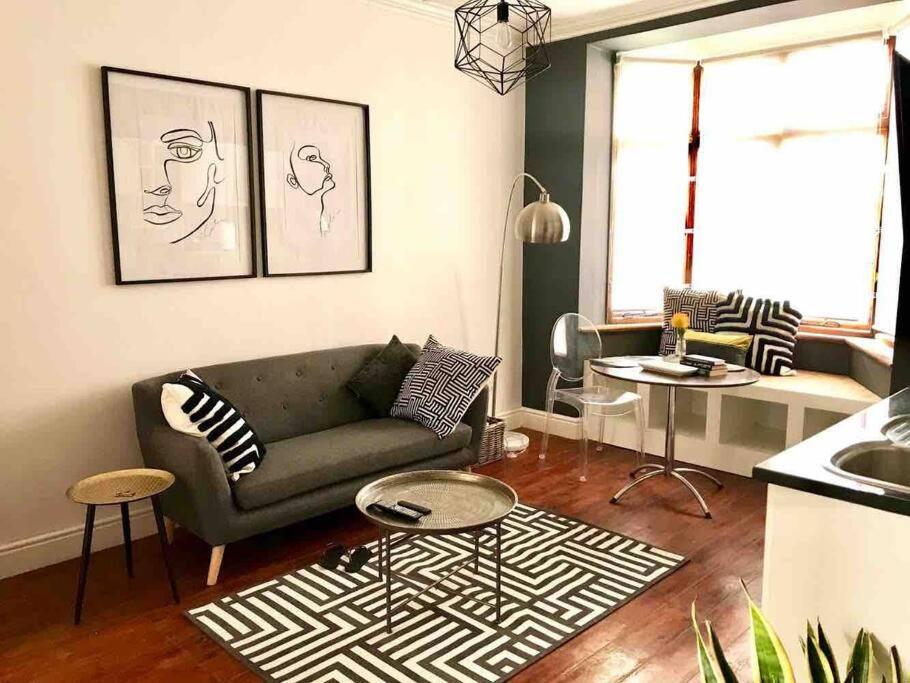 1-Bedroom Sea Point Gem - Perfect Location! Cidade Do Cabo Exterior foto